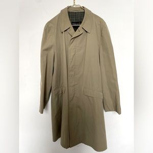 Vintage 1960s Era London Fog Maincoats Trench Coat Size 42L with Tartan Plaid